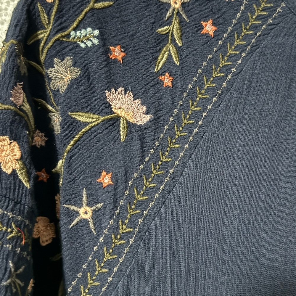 🔥Bob Timberlake Navy Embroidered Blouse – Size M - Picture 3 of 5